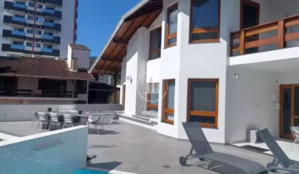 Casa 5 Quartos com 3 Suítes e 522m² - Itacorubi