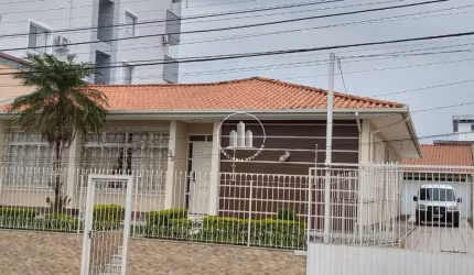 Casa 220m² com 4 Quartos e Suíte em Jardim Atlântico