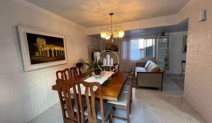 Casa 4 Quartos com 1 Suíte e 292m² - Centro