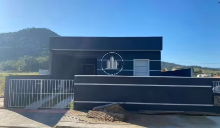 Casa com 3 quartos, sendo 1 suíte em Forquilhas - São José