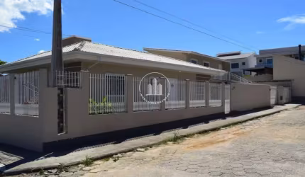 Casa 5 Dormitórios, Sendo 2 Suítes