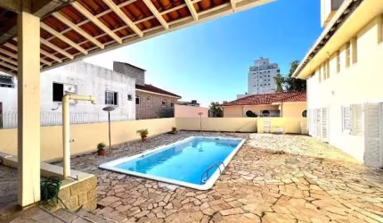 Casa para venda com 3 dormitórios na Agronômica