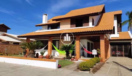 Casa 4 Dormitórios, Sendo 1 Suíte