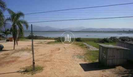 Terreno em Ponta de Baixo