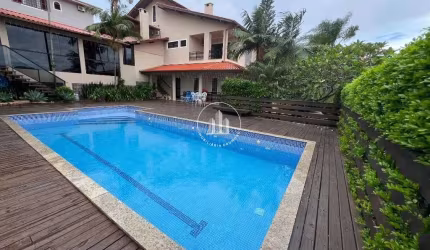 Casa 410m² com 5 Quartos e Suítes na Forquilhinha
