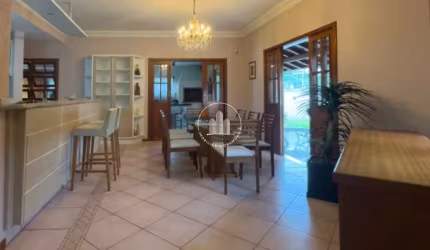 Casa com 5 quartos, 3 vagas e 307.97m²