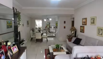 Apartamento 4 Quartos com 2 Suítes e 274m² - Centro