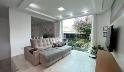 Casa com 3 Quartos sendo 2 Suítes - Ponta de Baixo