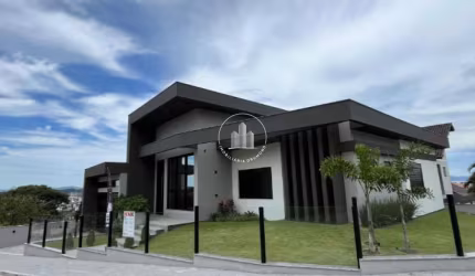 Casa 3 Quartos com Piscina - Pedra Branca
