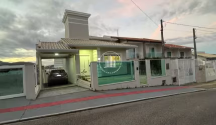 Casa 3 dormitórios à venda bairro Forquilhas em São José/SC.