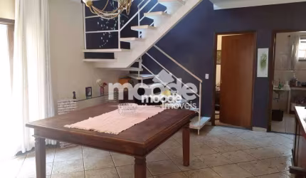 Sobrado com 3 Quartos e 4 banheiros à Venda, 270m² por R$ 1.100.000