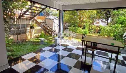 CASA MODERNA, 2 SUITES, 6 VAGAS, QUINTAL