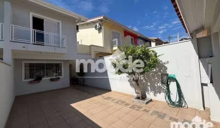 Sobrado com 3 Quartos à venda, 131 m² - Chácara Canta Galo - Cotia/SP