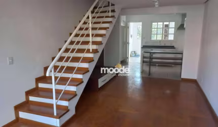 Sobrado com 2 Quartos para alugar, 88 m² por R$ 2.600/mês - Jardim Barbacena - Cotia/SP