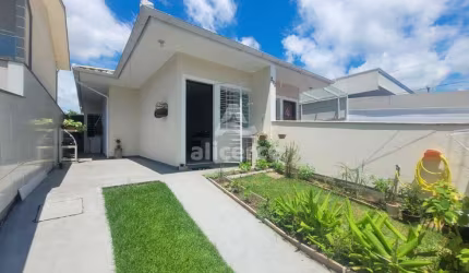 Casa com dois dormitórios em São José
