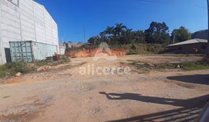 Terreno à venda com , 611m² em Alto Aririu Palhoça
