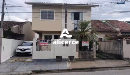 Sobrado à venda com 2 quartos , 82,7m² em São Sebastião Palhoça