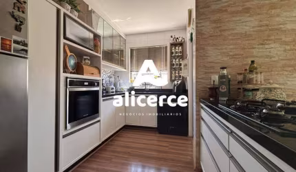 Amplo apartamento no Estreito com ótima localização, Florianópolis!