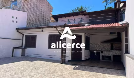 Casa à venda com 3 quartos , 110m² em Forquilhas São José