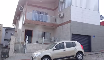 Casa à venda com 3 quartos 1 suíte, 477m² em Serraria São José