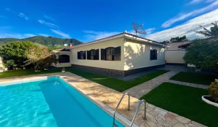 C54 - Mansão com piscina, linda vista e em bairro nobre próximo ao centro de Miguel Pereira