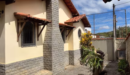 C60 - Vendo Casa no Centro de Miguel Pereira em ótimo estado de conservação