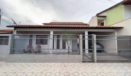 Otima casa de dois andares em Araças
