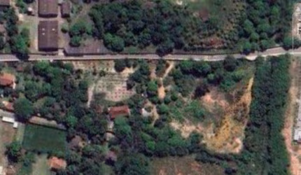 Terreno com 12.000m2, plano, murado e escriturado as magens da Rodovia do Sol