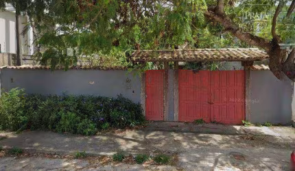 03 quartos, sala, cozinha, varanda - Terreno 360,00m2. Churrasqueira, jardim de inverno e Edícula (casa do caseiro).
