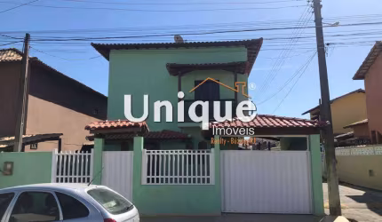 Casa duplex em condomínio com ótima infraestrutura!