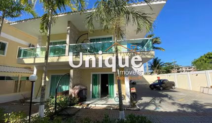 Casa duplex em condomínio beira canal!