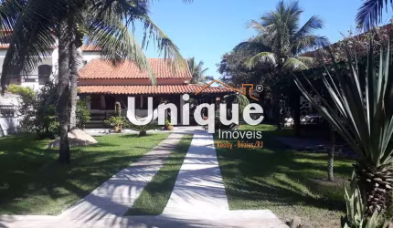 Casa à 100 metros da praia do Peró disponível para venda por R$ 950.000,00.