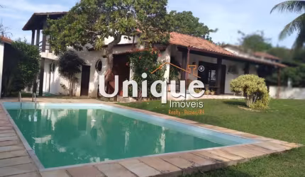Casa linear com amplo terreno e vista para a lagoa!