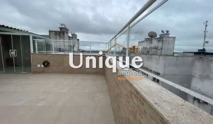 Cobertura duplex à 600 metros da Praia, disponível para venda por R$690 mil