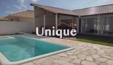 Casa com piscina e 4 quartos na Praia Linda, à venda por R$ 600.000,00.