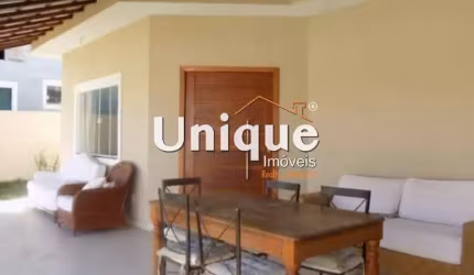 Linda casa em condomínio com 3 quartos por R$ 690.000,00 (Porteira Fechada)