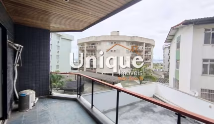 Apartamento, 3 quartos na quadra da Praia do Forte, à venda por R$ 890 mil.