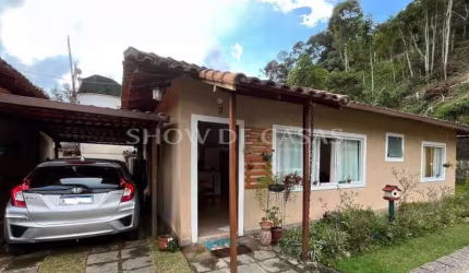 Casa em condomínio fechado com 3 quartos à venda na Avenida das Hortênsias, --, Albuquerque, Teresópolis por R$ 399.000
