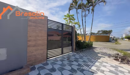 Maravilhosa Casa alto padrão 2 dormitórios sendo uma suíte, com Piscina e churrasqueira