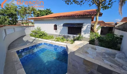 Casa com piscina 3 dormitórios lado praia, Agenor de Campos - Mongaguá