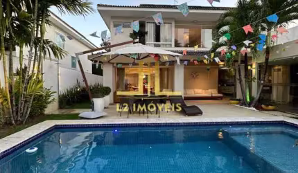 CASA LUXUOSA - 4 SUÍTES - PORTEIRA FECHADA - ALPHAVILLE LITORAL NORTE