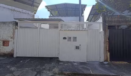 Casa 2 quartos - Santa Cecília