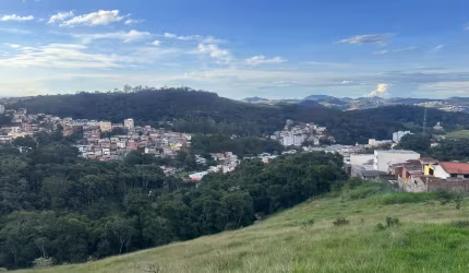 Terreno com 6 817,33m², bairro Borboleta, Juiz de Fora, MG.