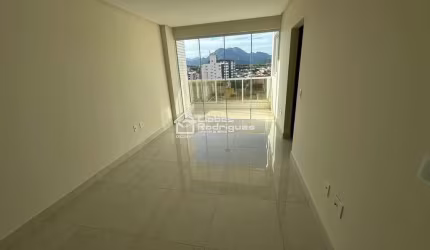 Apartamento novo na segunda quadra do mar.