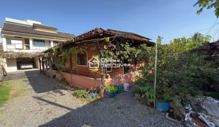 Casa, Kitnet e Suítes a Venda, Terreno 360m² na Praia do Morro - Guarapari - ES