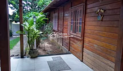 Maravilhosa Casa Rústica  3 Quartos sendo 1 Suíte em Guarapari-ES