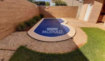 Casa mobiliada em condomínio fechado no bairro Jardim Barcelona com 3 suítes