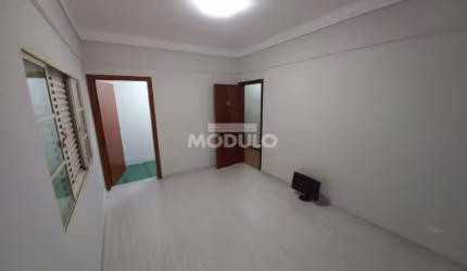 Sala comercial para locação no Fundinho