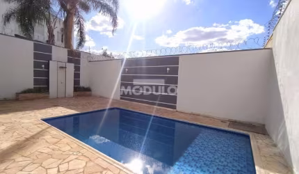 Casa residencial para locação no bairro City Uberlândia com 3 suítes