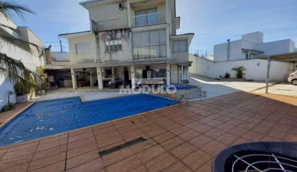 CASA RESIDENCIAL à venda, 3 quartos, 3 suítes, 5 vagas, Vigilato Pereira - Uberlândia/MG